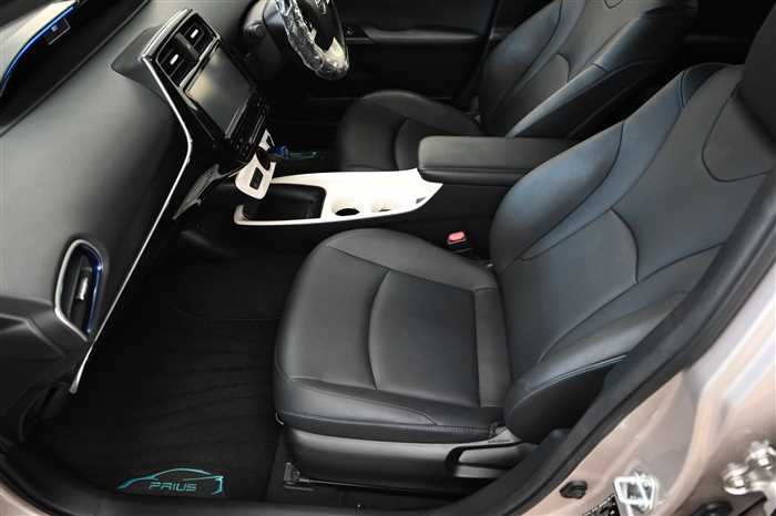 2015 Toyota Prius DAA-ZVW50 (UW-695e11269ae39)[13]