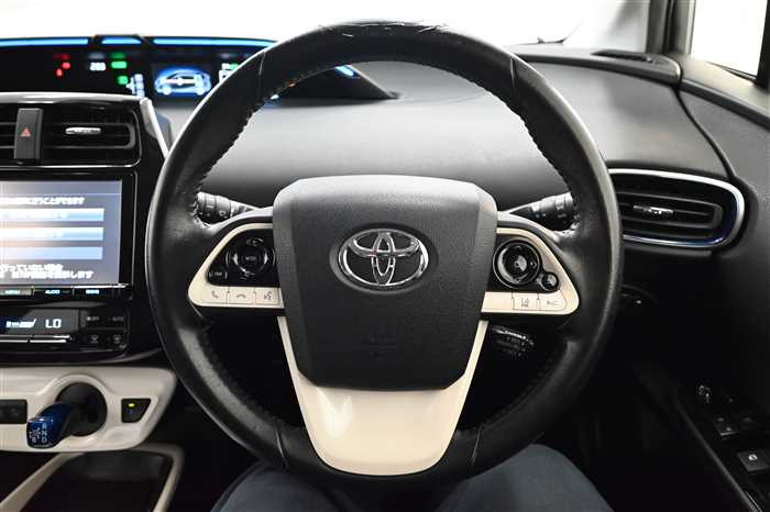 2015 Toyota Prius DAA-ZVW50 (UW-695e11269ae39)[16]