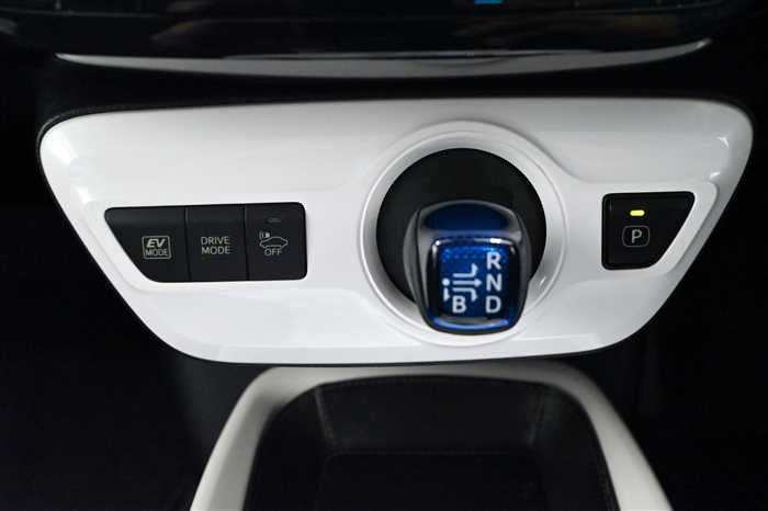 2015 Toyota Prius DAA-ZVW50 (UW-695e11269ae39)[23]