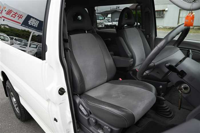 2005 Mitsubishi Delica Spacegear GH-PD6W (UW-695e1127d1c67)[11]