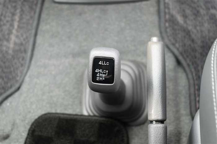 2005 Mitsubishi Delica Spacegear GH-PD6W (UW-695e1127d1c67)[19]