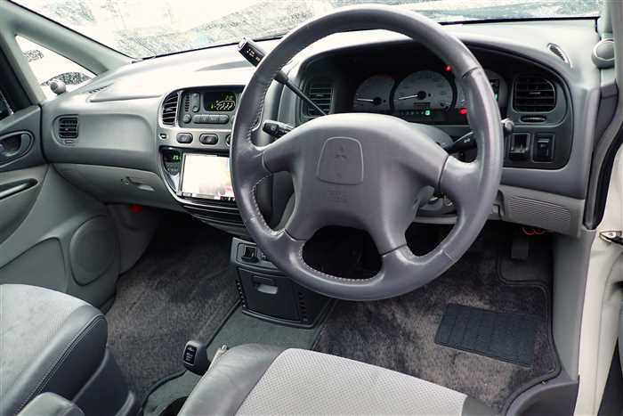 2005 Mitsubishi Delica Spacegear GH-PD6W (UW-695e1127d1c67)[20]