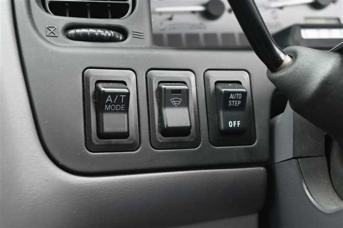 2005 Mitsubishi Delica Spacegear GH-PD6W (UW-695e1127d1c67)[21]