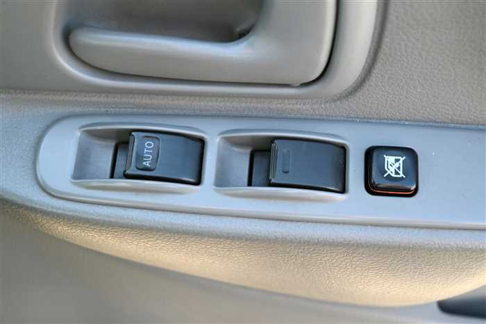 2012 Hino DUTRO SKG-XZU650M (UW-6981ac527241c)[18]