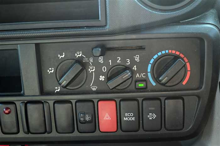 2012 Hino DUTRO SKG-XZU650M (UW-6981ac527241c)[21]