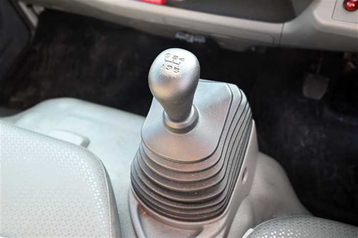 2012 Hino DUTRO SKG-XZU650M (UW-6981ac527241c)[23]