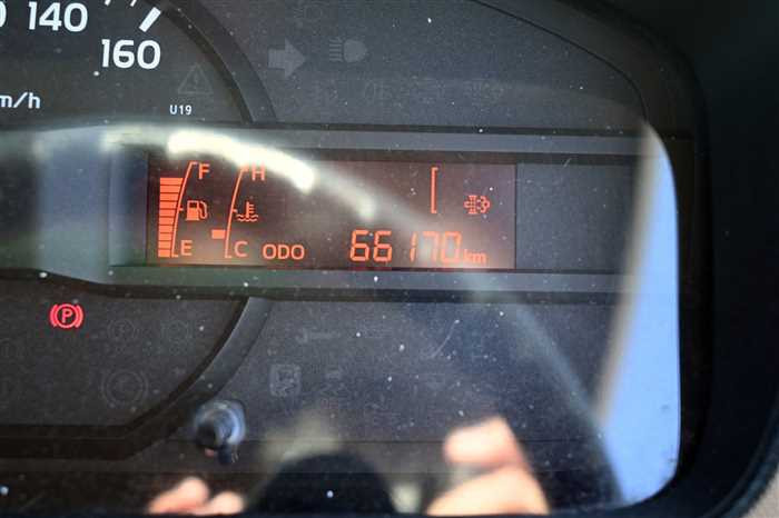 2012 Hino DUTRO SKG-XZU650M (UW-6981ac527241c)[25]