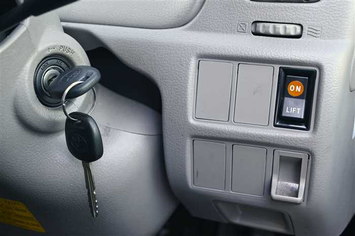 2012 Toyota Dyna ABF-TRY220 (UW-6981ac53a1cf4)[23]