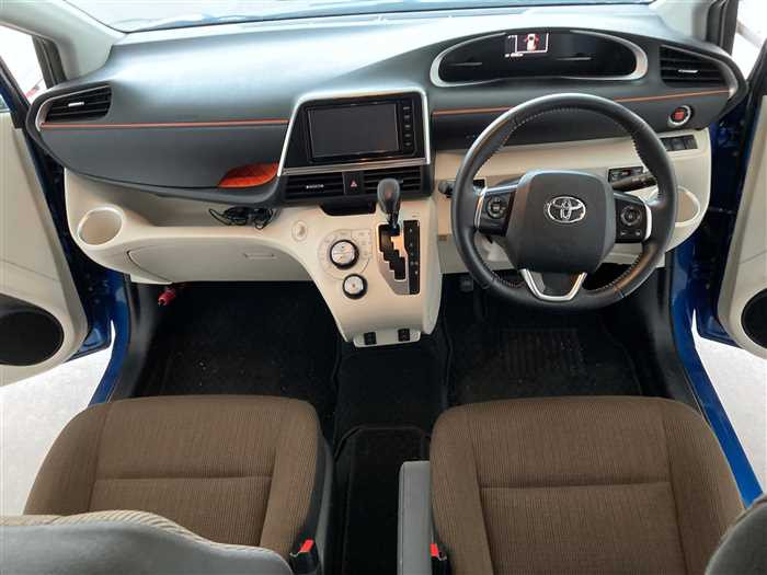 2015 Toyota Sienta DBA-NSP170G (UW-69ad003894cd2)[17]