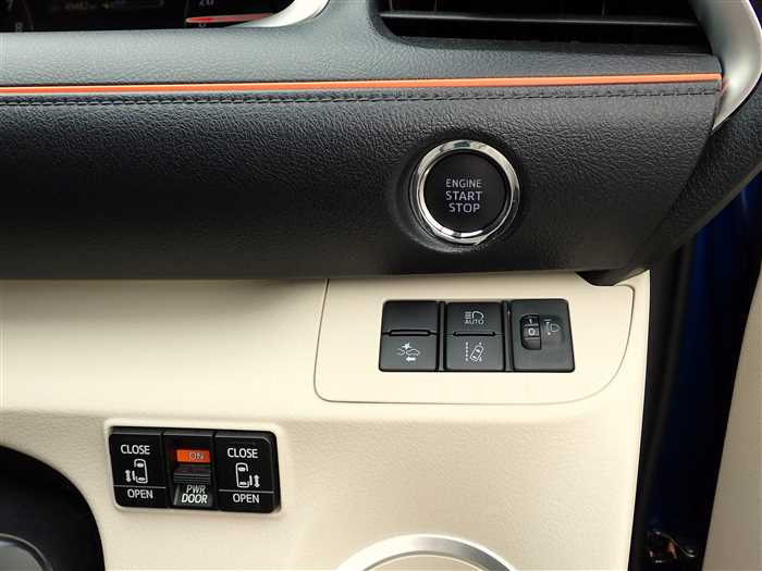 2015 Toyota Sienta DBA-NSP170G (UW-69ad003894cd2)[20]