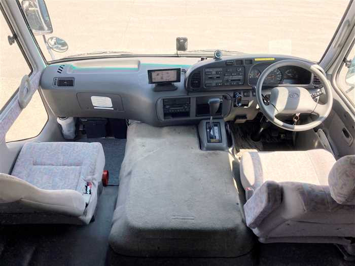 2005 Toyota Coaster PB-XZB51 (UW-69ad0038be3d9)[13]