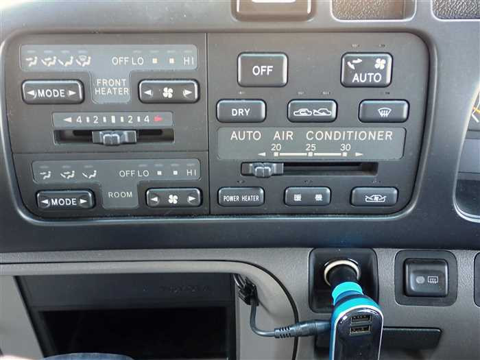 2005 Toyota Coaster PB-XZB51 (UW-69ad0038be3d9)[15]