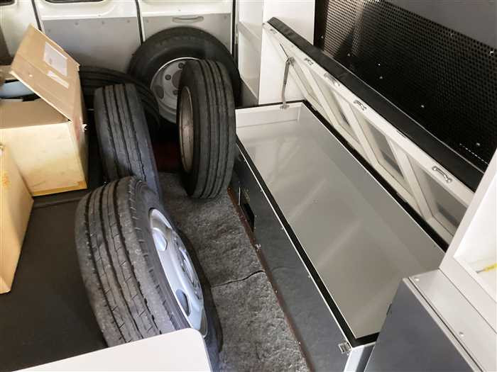 2005 Toyota Coaster PB-XZB51 (UW-69ad0038be3d9)[21]