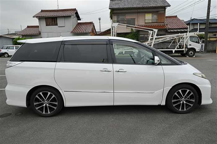 2013 Toyota Estima DBA-ACR50W (UW-6981ac55e218d)[5]