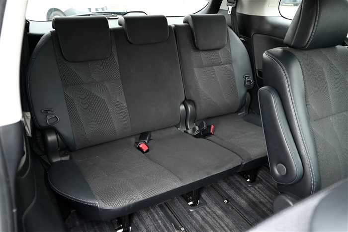 2013 Toyota Estima DBA-ACR50W (UW-6981ac55e218d)[14]