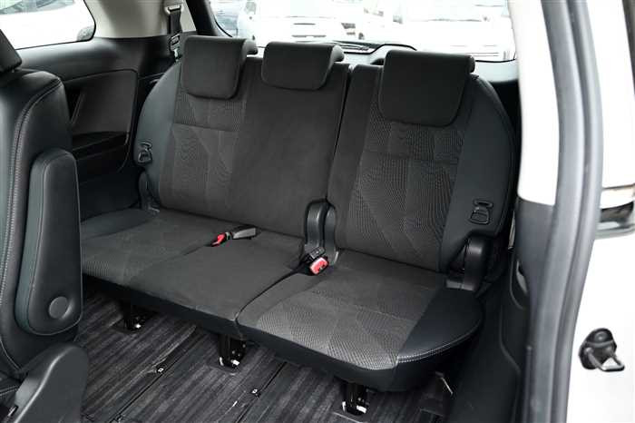 2013 Toyota Estima DBA-ACR50W (UW-6981ac55e218d)[18]