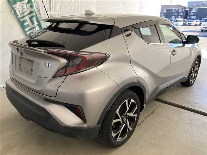 2017 Toyota C-HR DAA-ZYX10 (UW-69771e3d925df)[1]