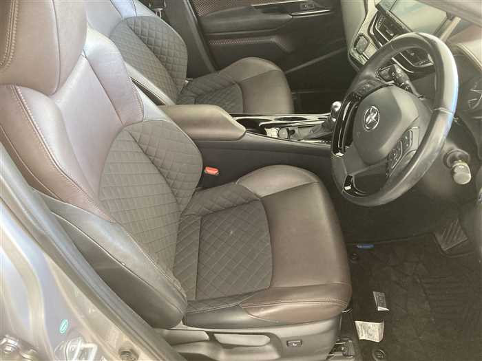 2017 Toyota C-HR DAA-ZYX10 (UW-69771e3d925df)[9]