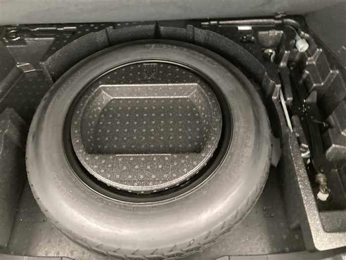 2017 Toyota C-HR DAA-ZYX10 (UW-69771e3d925df)[12]