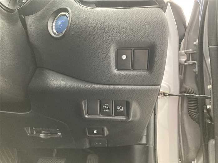 2017 Toyota C-HR DAA-ZYX10 (UW-69771e3d925df)[17]