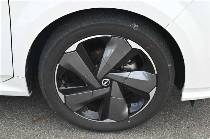 2021 Nissan Note 6AA-FE13 (UW-6981ac5e0c253)[9]