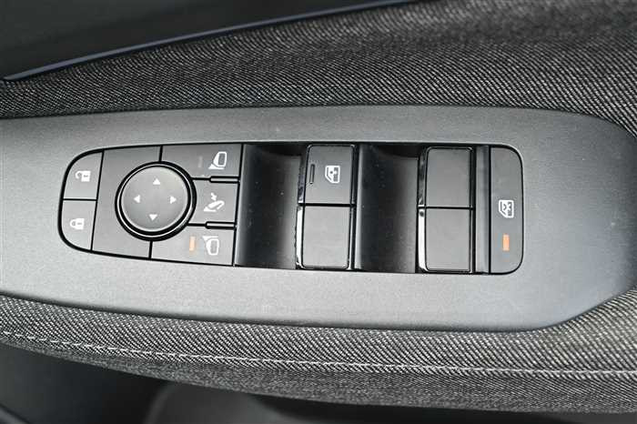 2021 Nissan Note 6AA-FE13 (UW-6981ac5e0c253)[18]