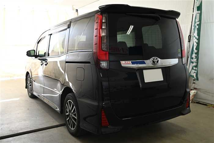 2014 Toyota Noah DBA-ZRR80W (UW-69426910526f6)[3]