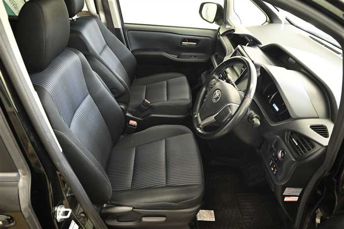 2014 Toyota Noah DBA-ZRR80W (UW-69426910526f6)[8]