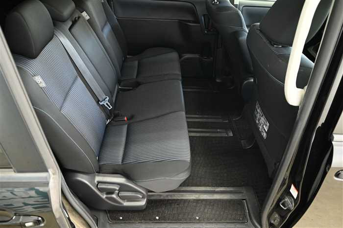 2014 Toyota Noah DBA-ZRR80W (UW-69426910526f6)[9]