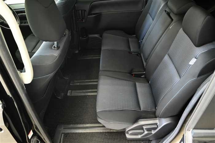 2014 Toyota Noah DBA-ZRR80W (UW-69426910526f6)[10]