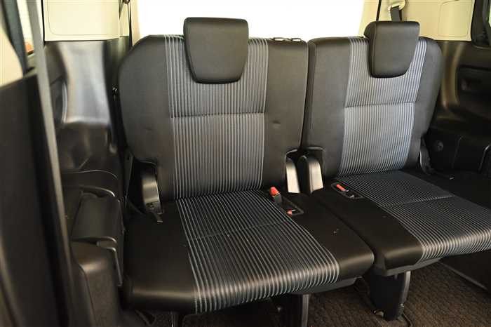 2014 Toyota Noah DBA-ZRR80W (UW-69426910526f6)[12]