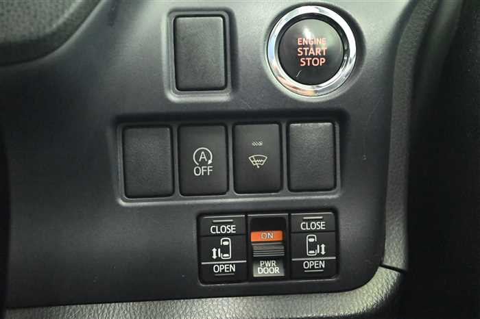 2014 Toyota Noah DBA-ZRR80W (UW-69426910526f6)[22]