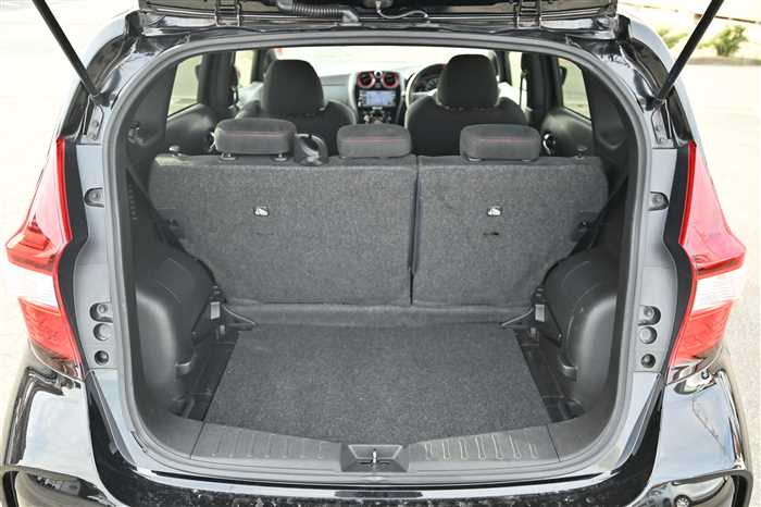 2017 Nissan Note DBA-E12 (UW-69ad0040ceb57)[13]