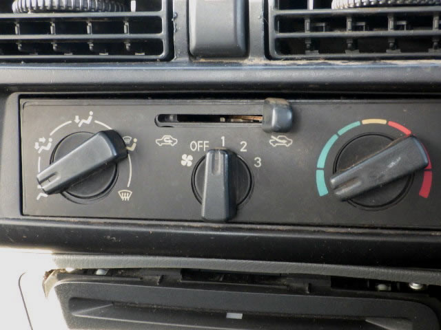 2001 Mitsubishi Minicab Truck U61T (UW-6944bc48ade49)[12]