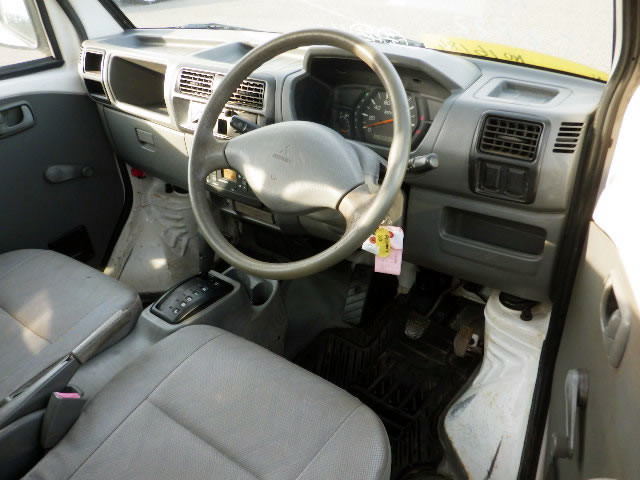 2001 Mitsubishi Minicab Truck U61T (UW-6944bc48ade49)[10]
