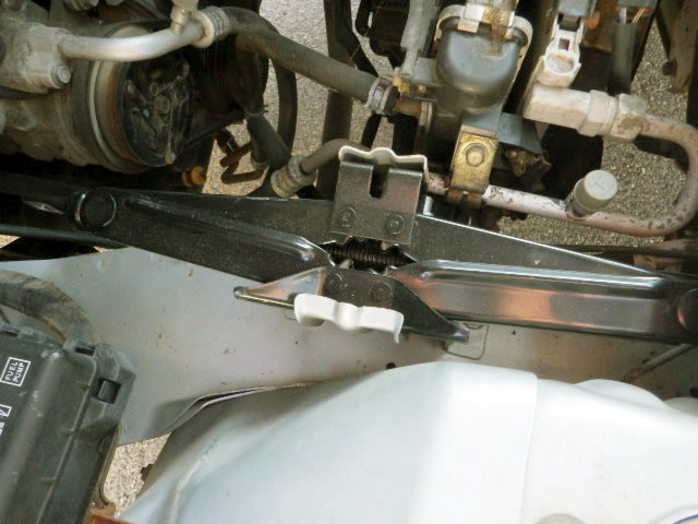 2000 Daihatsu Hijet Truck S200P (UW-695f4bdbf3b67)[19]