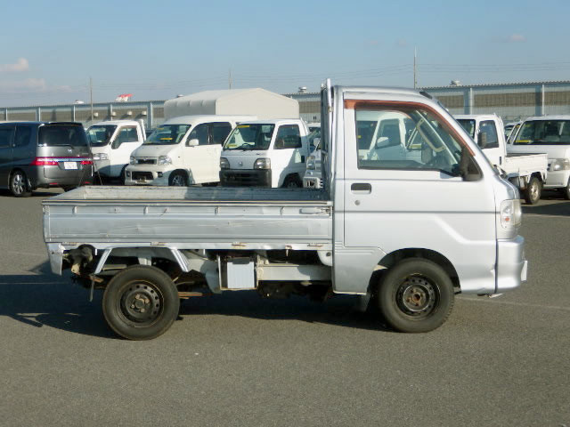 2000 Daihatsu Hijet Truck S200P (UW-695f4bdbf3b67)[2]