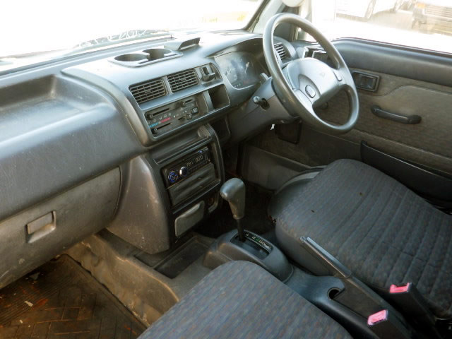 2000 Daihatsu Hijet Truck S200P (UW-695f4bdbf3b67)[9]