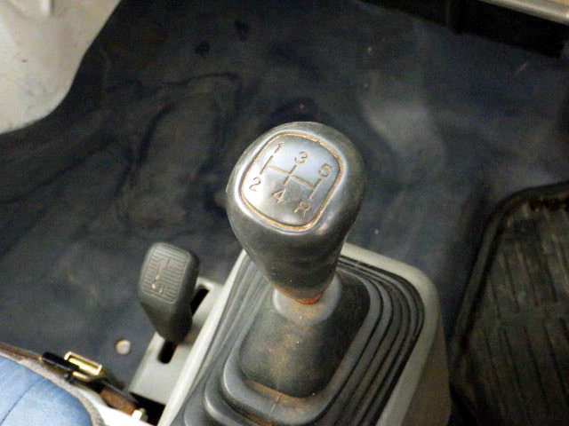 2000 Mitsubishi Minicab Truck U62T (UW-6969a0a0bfe15)[13]