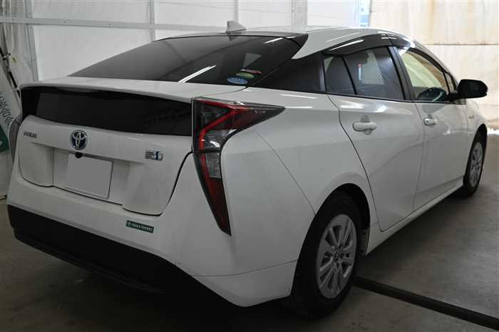 2018 Toyota Prius DAA-ZVW51 (UW-694660e7bfb16)[1]