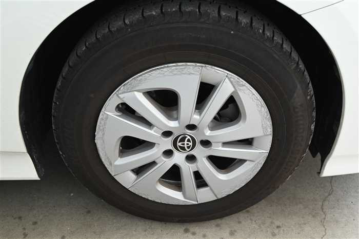 2018 Toyota Prius DAA-ZVW51 (UW-694660e7bfb16)[6]