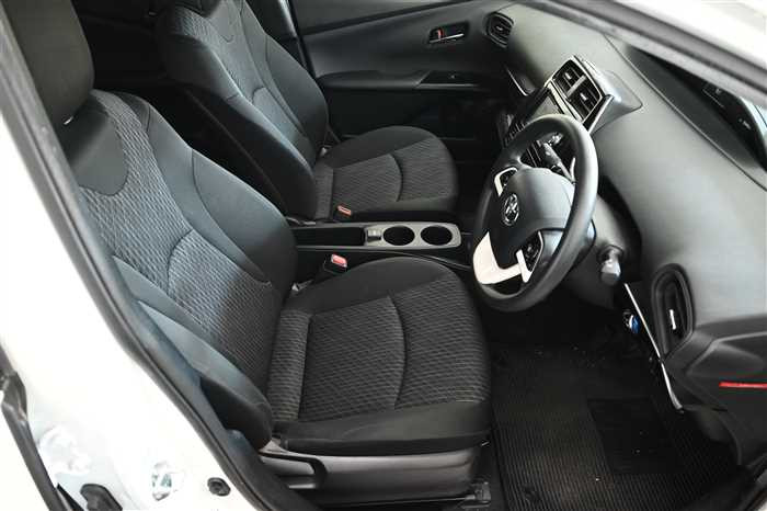 2018 Toyota Prius DAA-ZVW51 (UW-694660e7bfb16)[8]