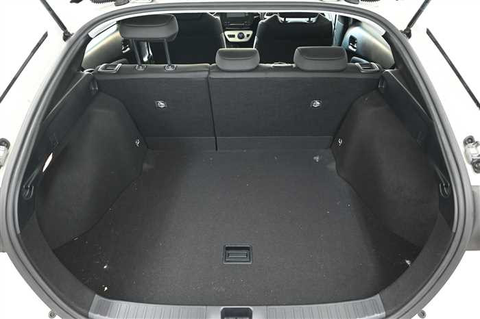 2018 Toyota Prius DAA-ZVW51 (UW-694660e7bfb16)[10]