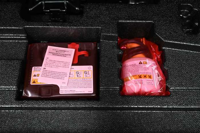 2018 Toyota Prius DAA-ZVW51 (UW-694660e7bfb16)[11]