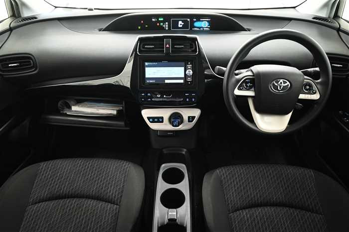 2018 Toyota Prius DAA-ZVW51 (UW-694660e7bfb16)[14]