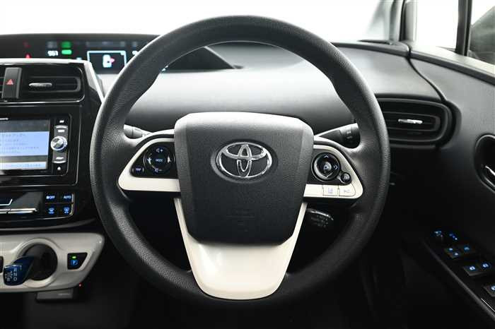 2018 Toyota Prius DAA-ZVW51 (UW-694660e7bfb16)[15]