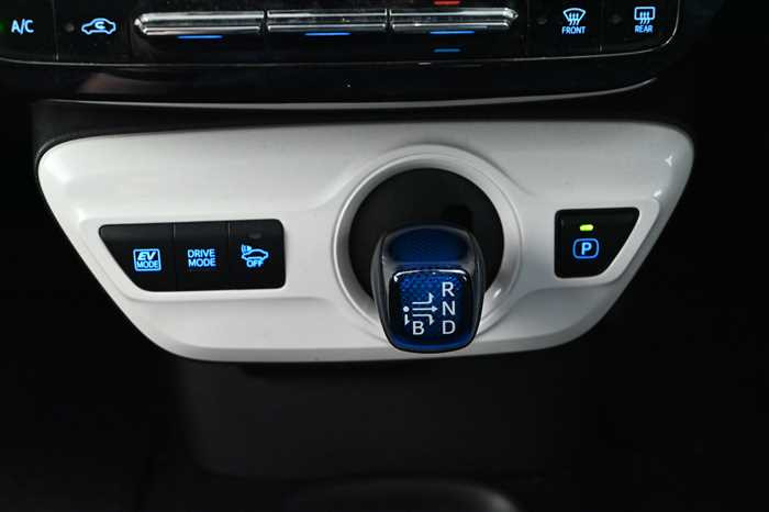 2018 Toyota Prius DAA-ZVW51 (UW-694660e7bfb16)[22]