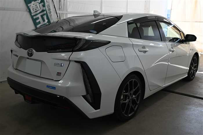 2019 Toyota Prius PHV DLA-ZVW52 (UW-69ad0008234d0)[1]