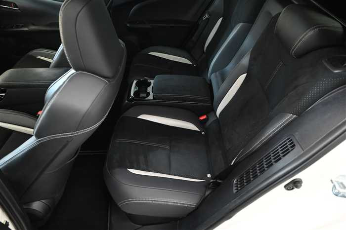 2019 Toyota Prius PHV DLA-ZVW52 (UW-69ad0008234d0)[12]