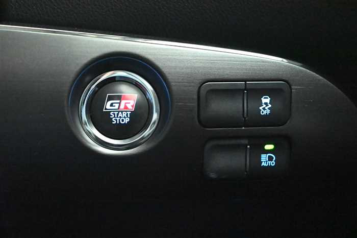 2019 Toyota Prius PHV DLA-ZVW52 (UW-69ad0008234d0)[23]